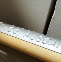 Aluminium eloxiert auf Ahornhandlauf